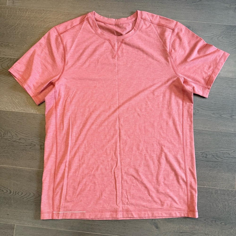 Men’s lululemon salmon pink shirt (Sz L)